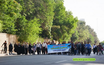 برگزاری همایش پیاده روی خانوادگی به مناسبت هفته سلامت در یزد