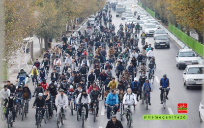 برگزاری یکصد و سی امین همایش دوچرخه سواری پنجشنبه های یزد در هوای پاییزی کویر