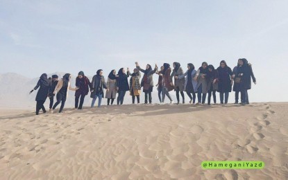 همایش کویرنوردی پرنشاط دانشجویان دختر در یزد برگزار شد