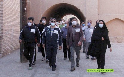 پیاده روی مسئولان ورزشی و فرهنگی یزد در روز جهانی پیاده روی در بافت تاریخی